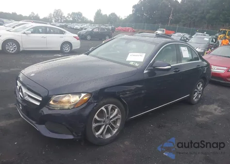 2015 Mercedes-Benz C 300 4Matic/Luxury 4Matic/Sport 4Matic z USA, uszkodzony, nr VIN 55SWF4KB4FU077199